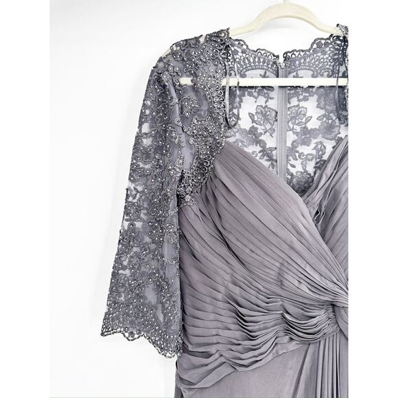 La Femme Ruched Twist Lace Sleeve Column Formal Gown in Gunmetal Gray Size 12 - Picture 3 of 6